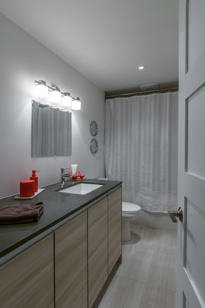 Home design - transitional home design idea in Toronto