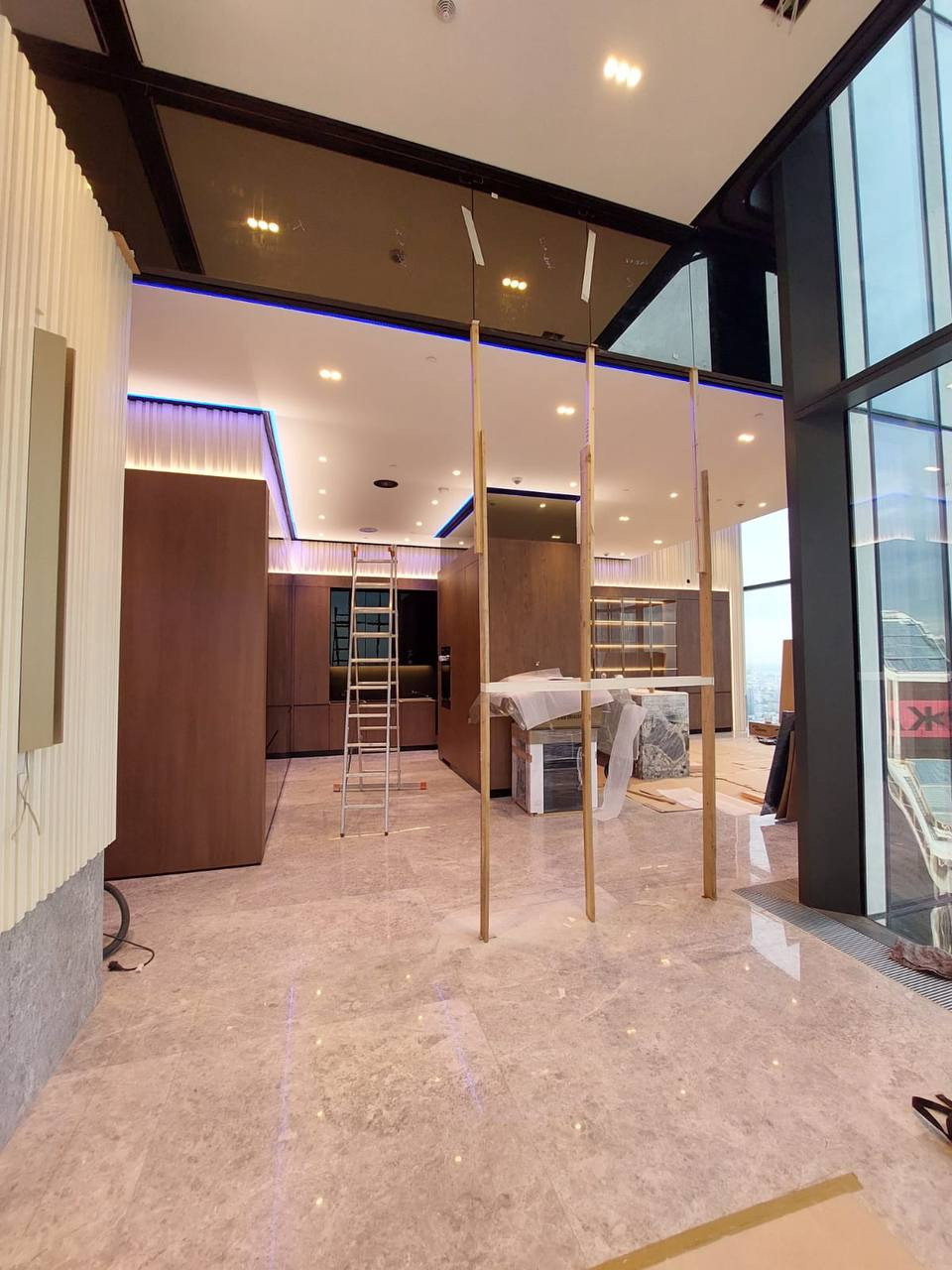 Облицовка стен панелями из стекла