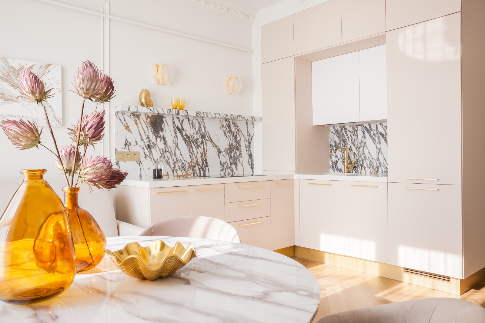 Светлая квартира на берегу моря