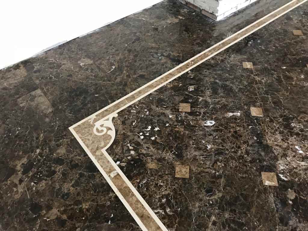 Художественное пано, полы, лестница на основе испанского мрамора imperador dark