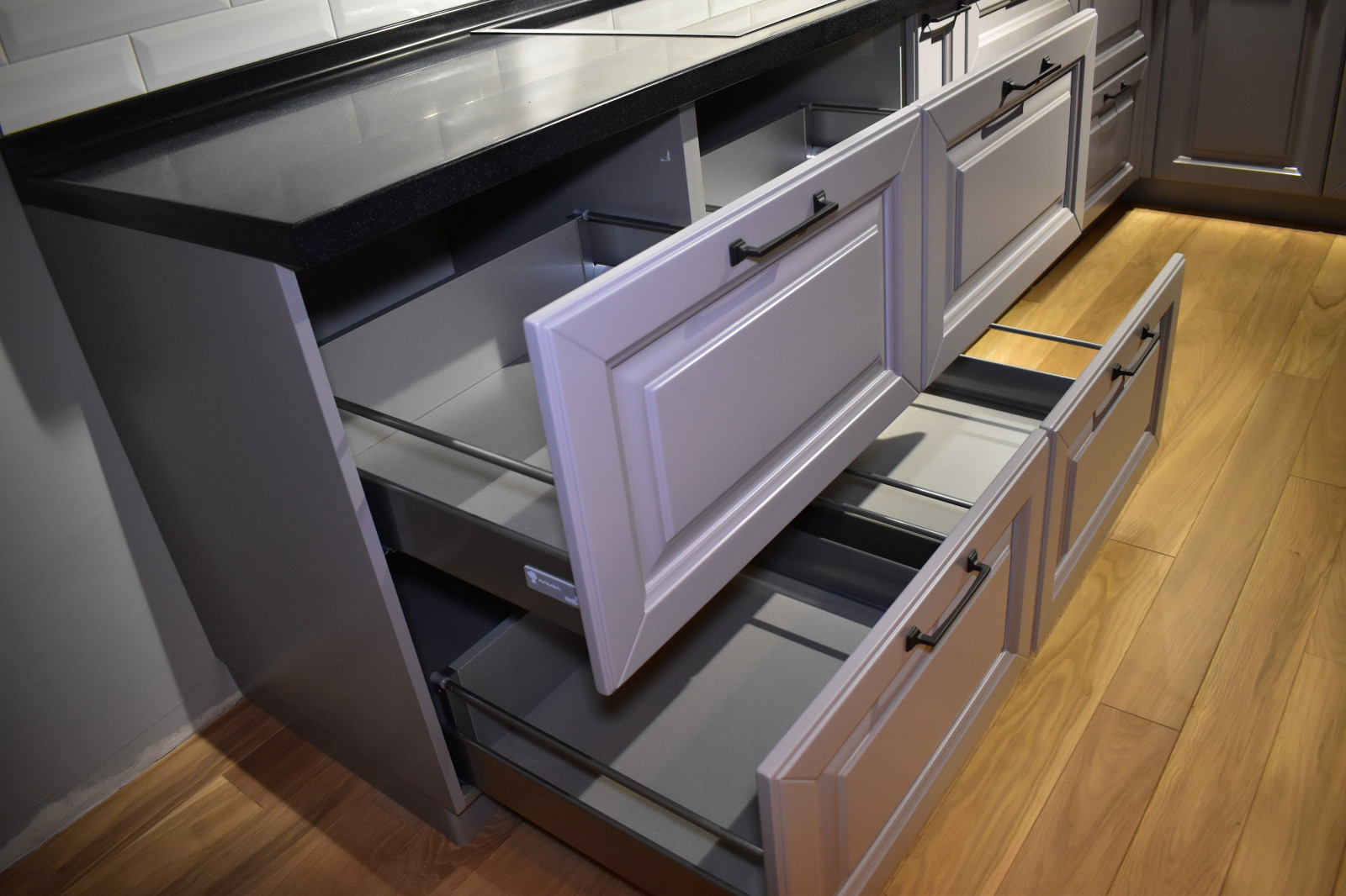 Кухня ЭКО массив бука с акриловой столешницей