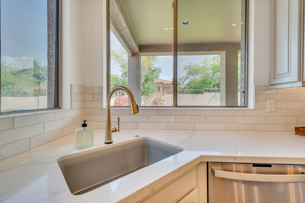 Inspiration for a transitional kitchen remodel in Phoenix
