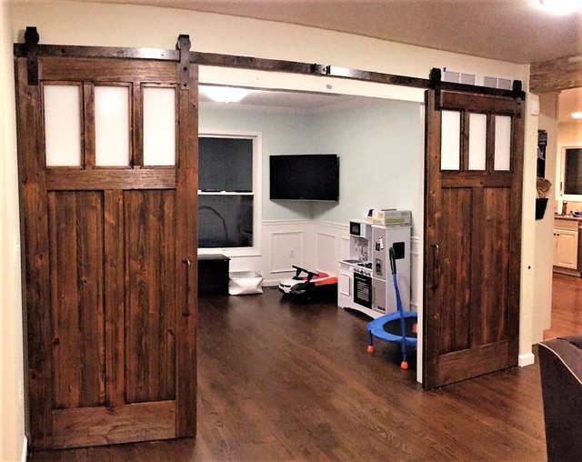 Rustic Sliding Barn Doors rustikt-dagligstue