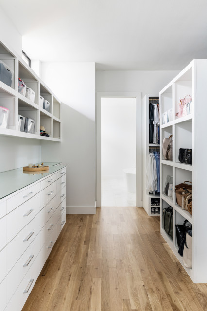Horseshoe Trail modern-ankleidezimmer