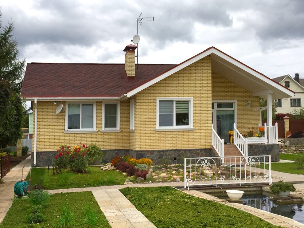 Домик у пруда в Рассудове