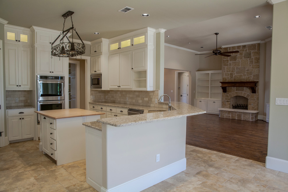Inspiration for a transitional kitchen remodel in Dallas