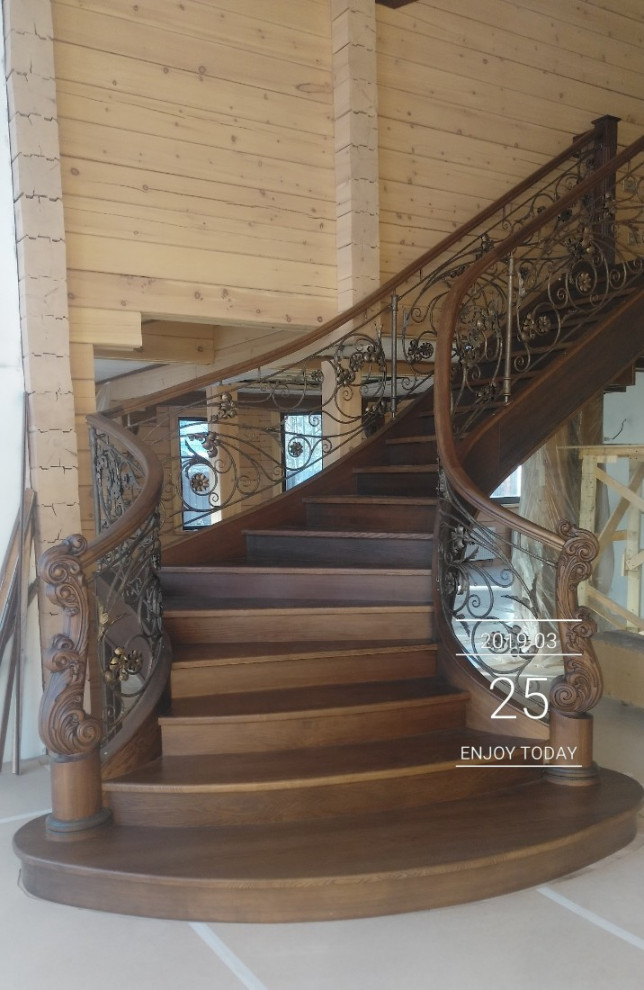 Цельнодеревянная лестница с подсветкой