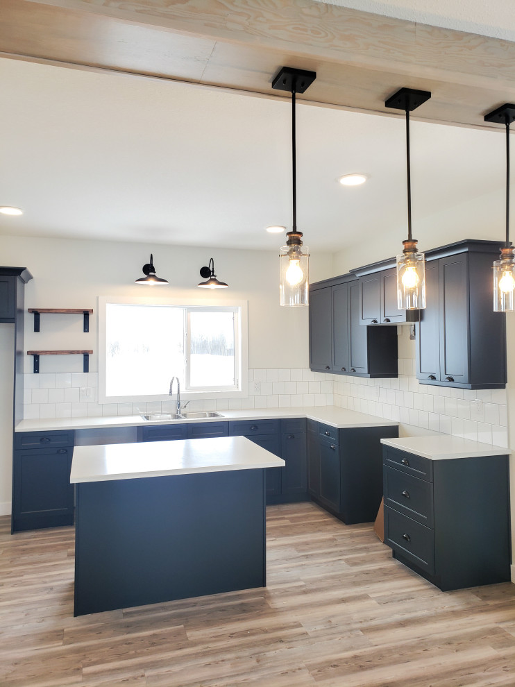 Kitchen - kitchen idea in Calgary