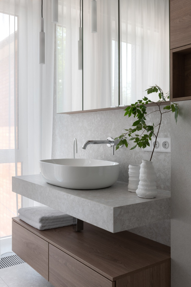 Частный дом в черно-белом цвете