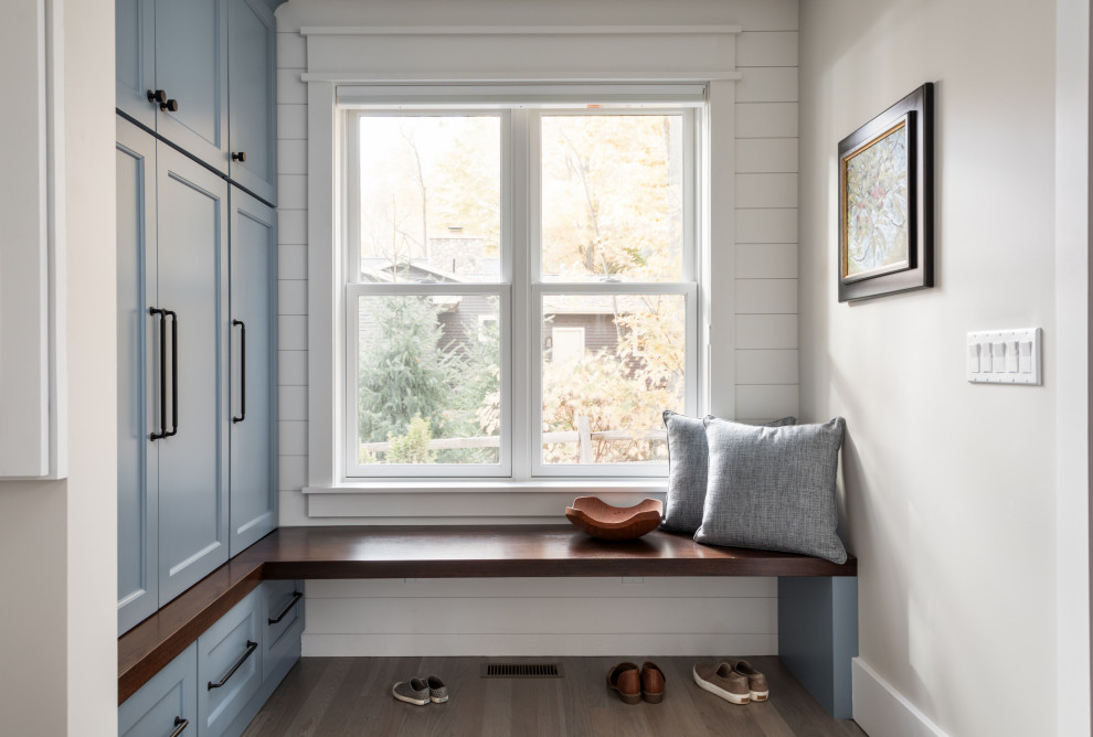 Entryway - transitional entryway idea