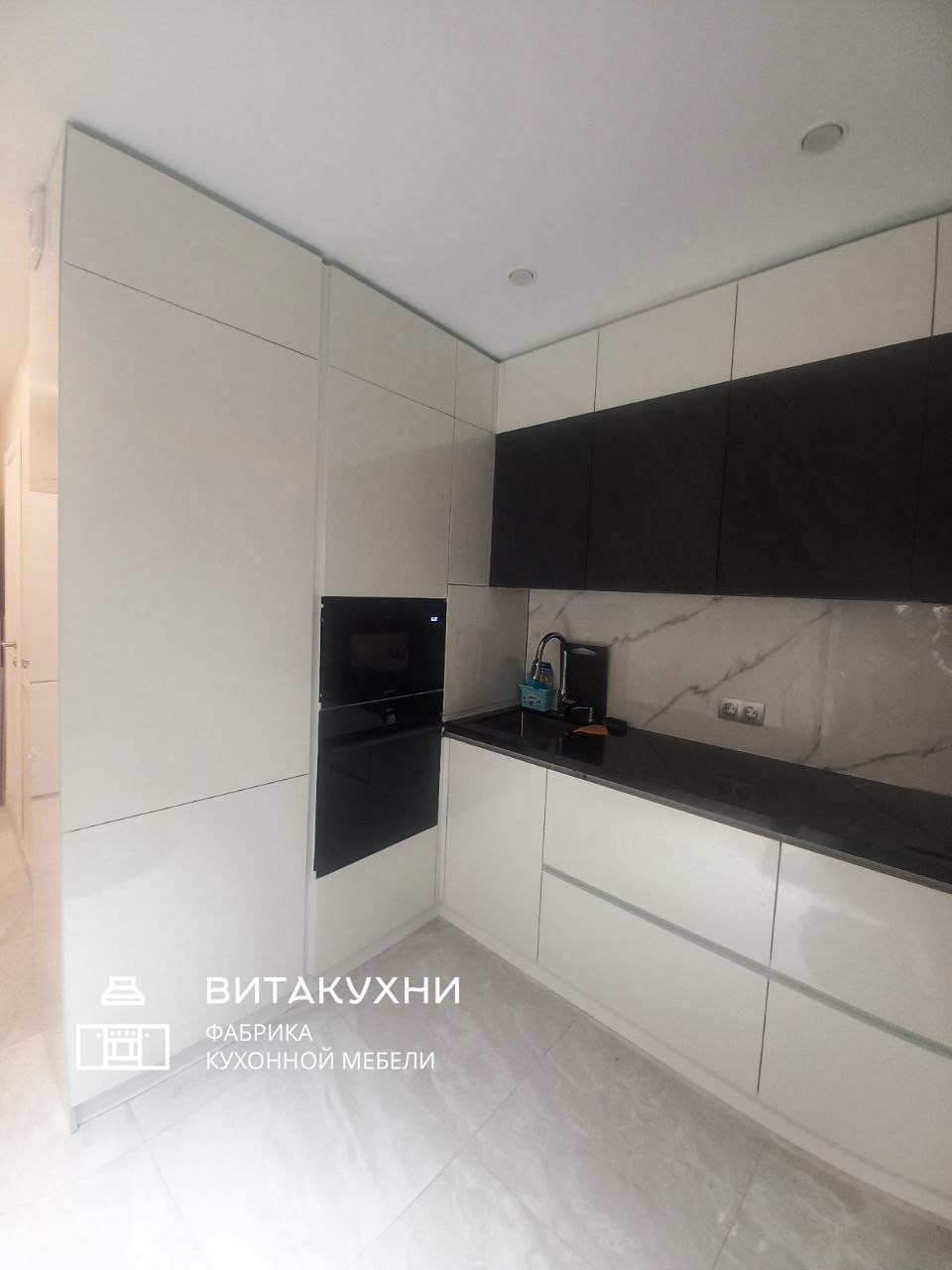 Черно-белая кухня