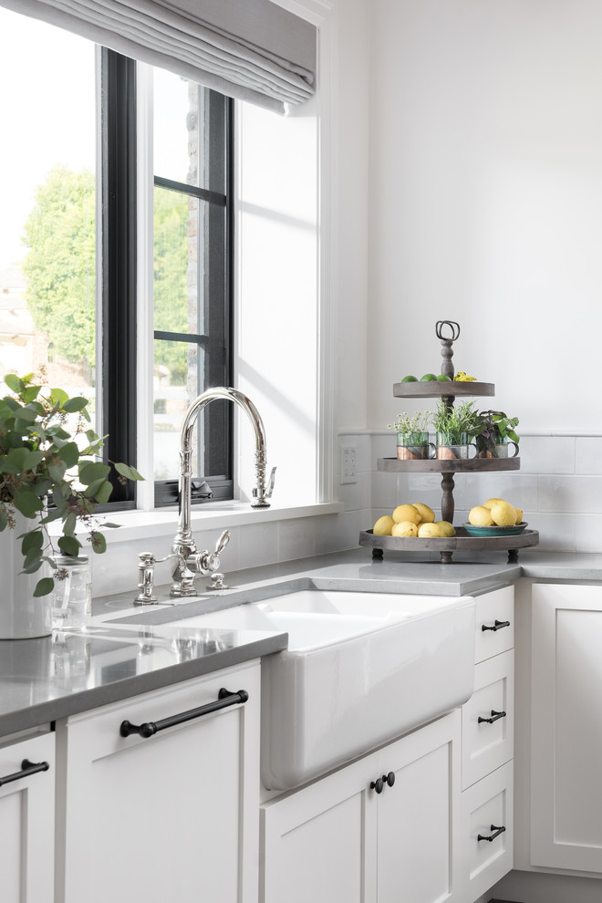Example of a transitional kitchen design in Phoenix
