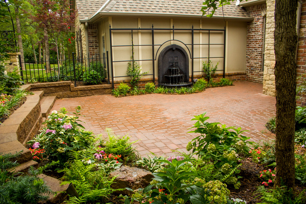 Oklahoma Landscape - Front Courtyard With A Shade Garden and Trellis