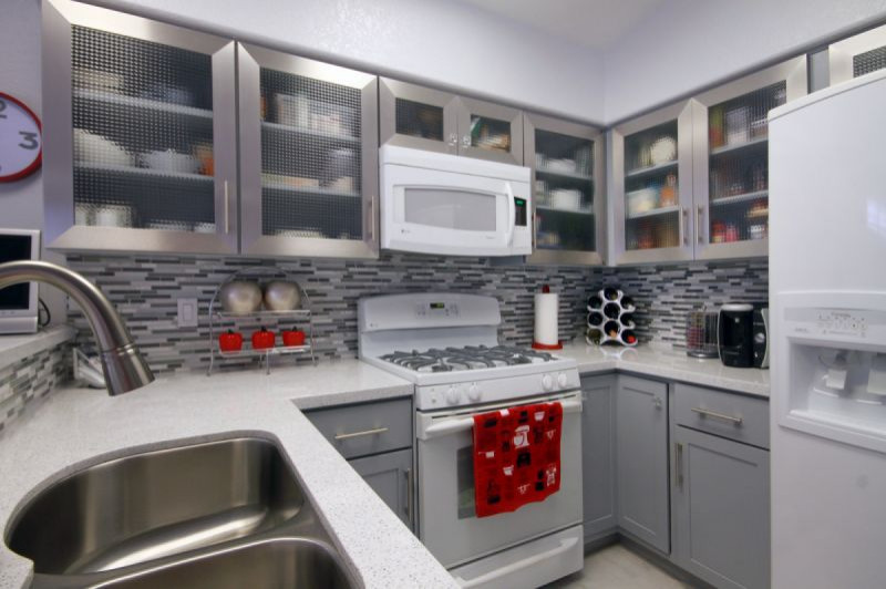 Transitional home design photo in Phoenix
