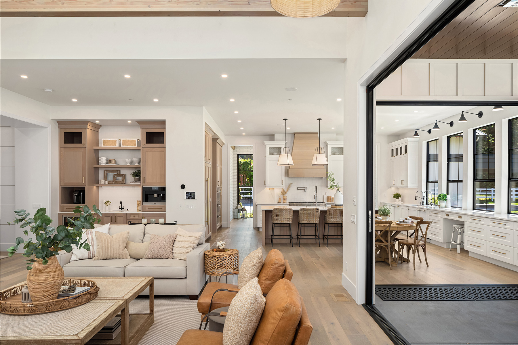 6 Open-Plan Dilemmas — and Tips for Overcoming Them, image size:1800x1200