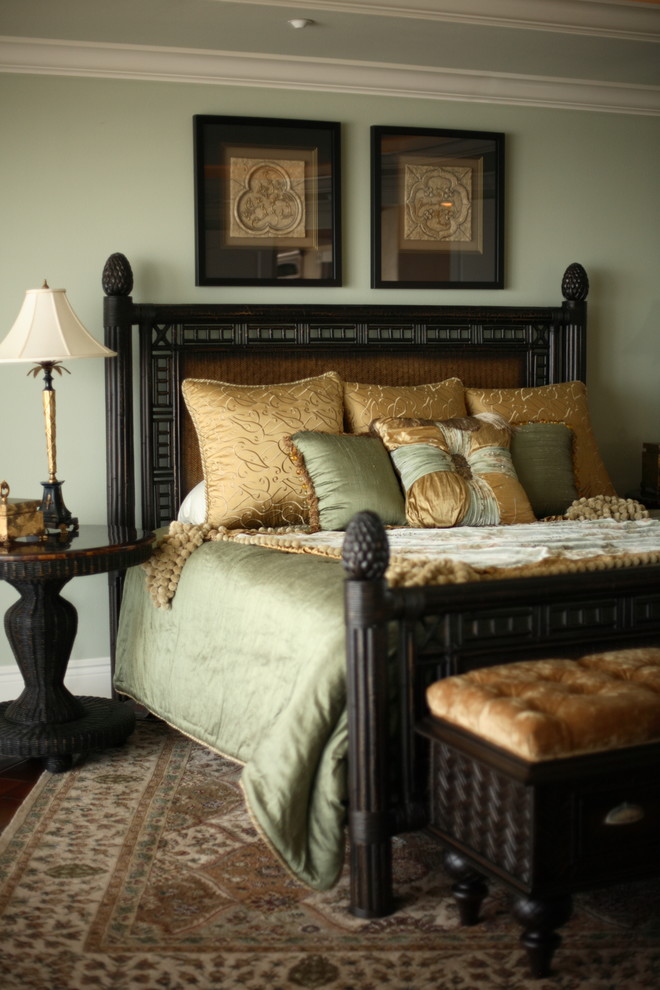 Inspiration for a traditional bedroom in Tampa.