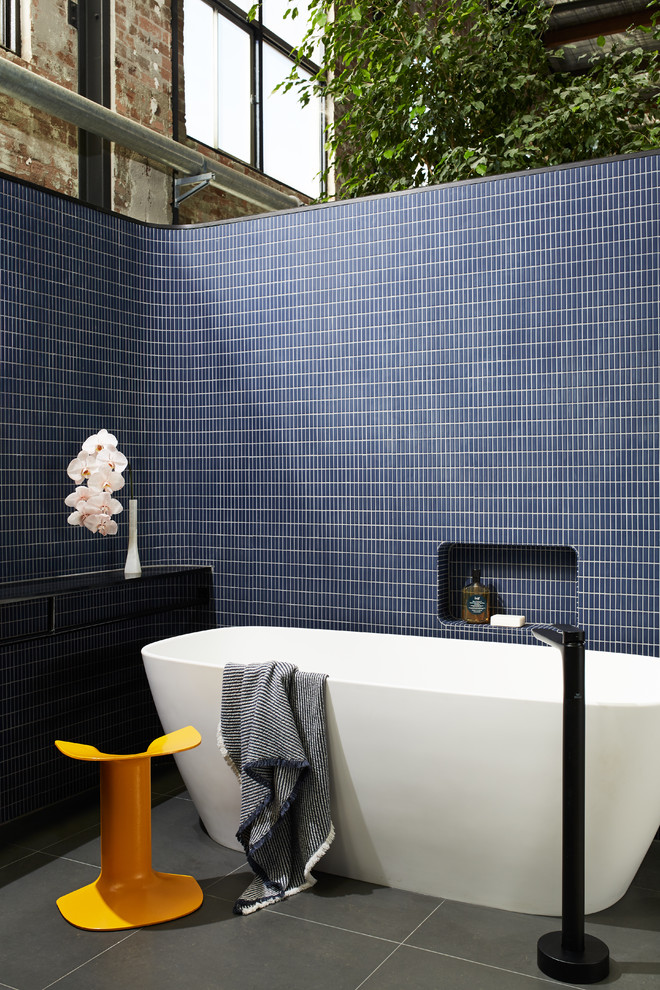 Inspiration for a contemporary bathroom in Sydney.