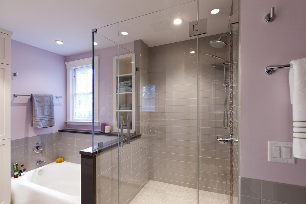 Inspiration for a mid-sized contemporary master bathroom in Boston with an alcove tub, an alcove shower, a one-piece toilet, gray tile, glass tile, beige walls, ceramic floors, grey floor and a hinged shower door.