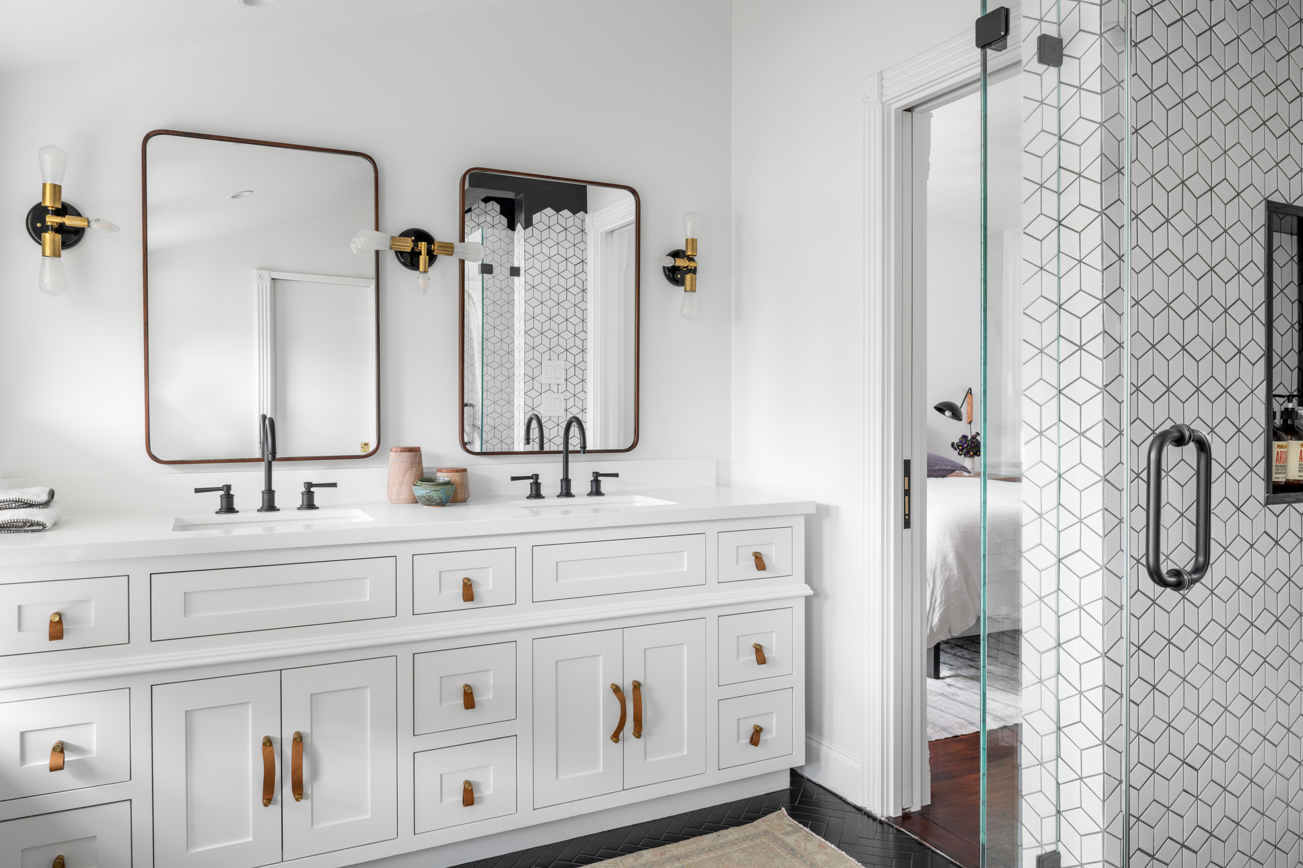 10 White and Gold Bathroom Ideas 2025 (Classy and Clean), image size:2559x1706