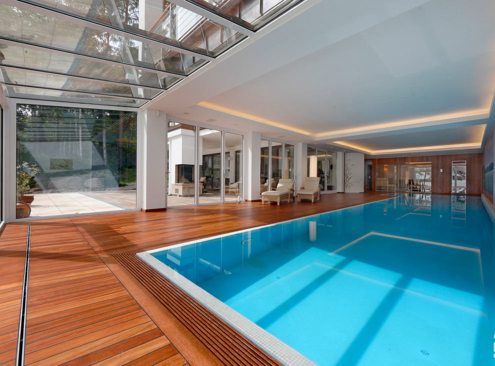 This is an example of a contemporary pool in Berlin.