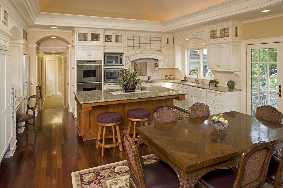 Photo of a traditional kitchen in Minneapolis with stainless steel appliances.
