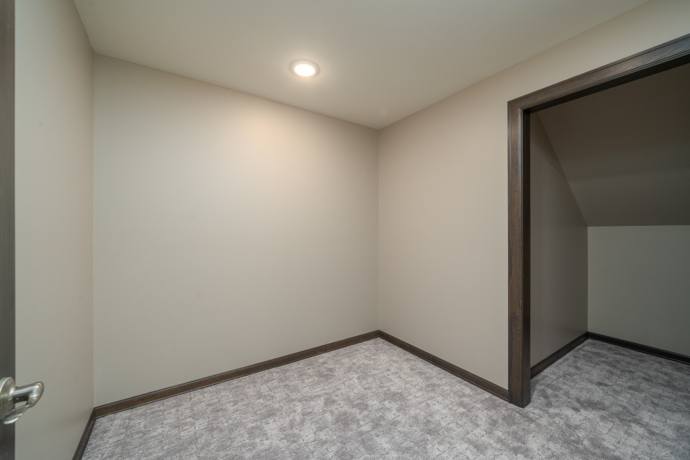 Transitional gender-neutral carpeted and gray floor walk-in closet photo