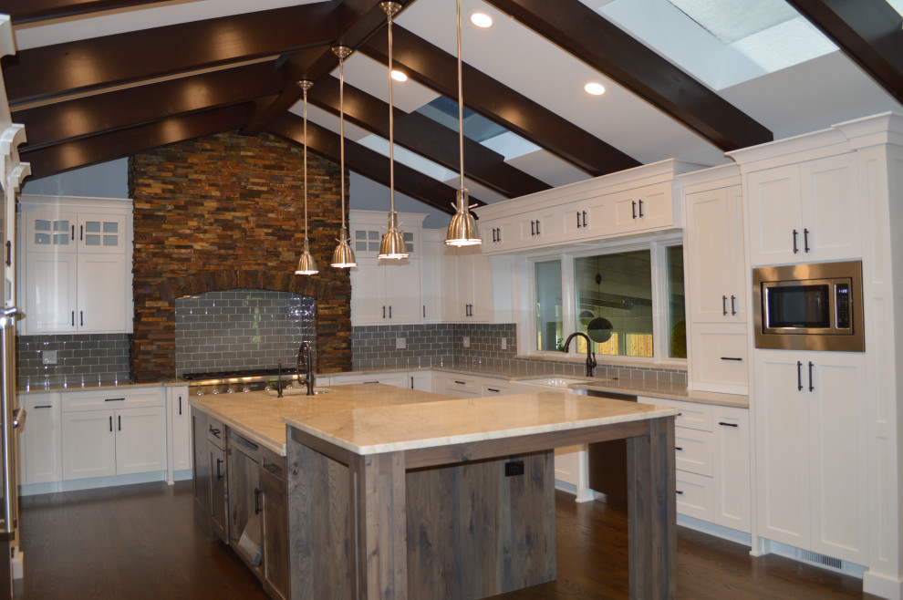 Transitional kitchen photo in Chicago