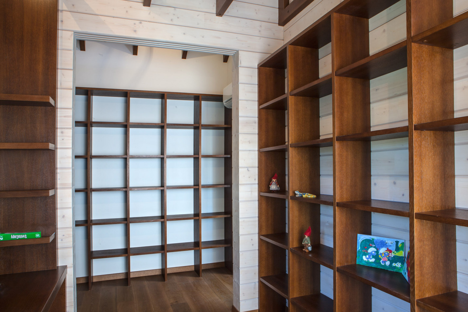 Реализованные проекты интерьеров в домах их клееного бруса