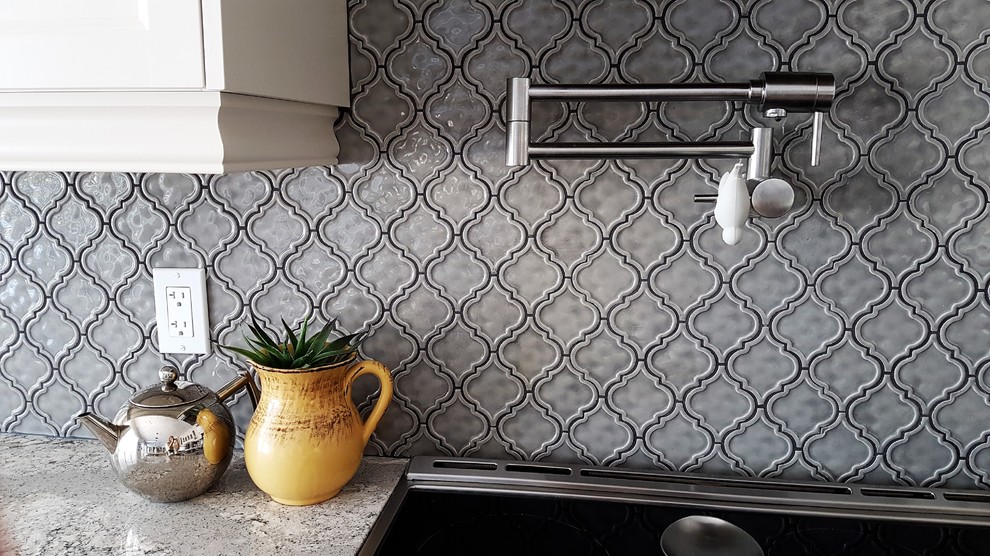 Inspiration for a large transitional l-shaped medium tone wood floor and brown floor eat-in kitchen remodel with an undermount sink, shaker cabinets, white cabinets, granite countertops, porcelain backsplash, stainless steel appliances and an island