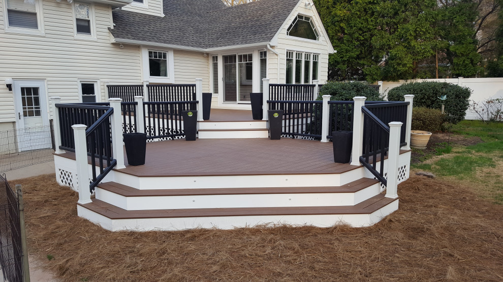 Transitional deck photo in New York