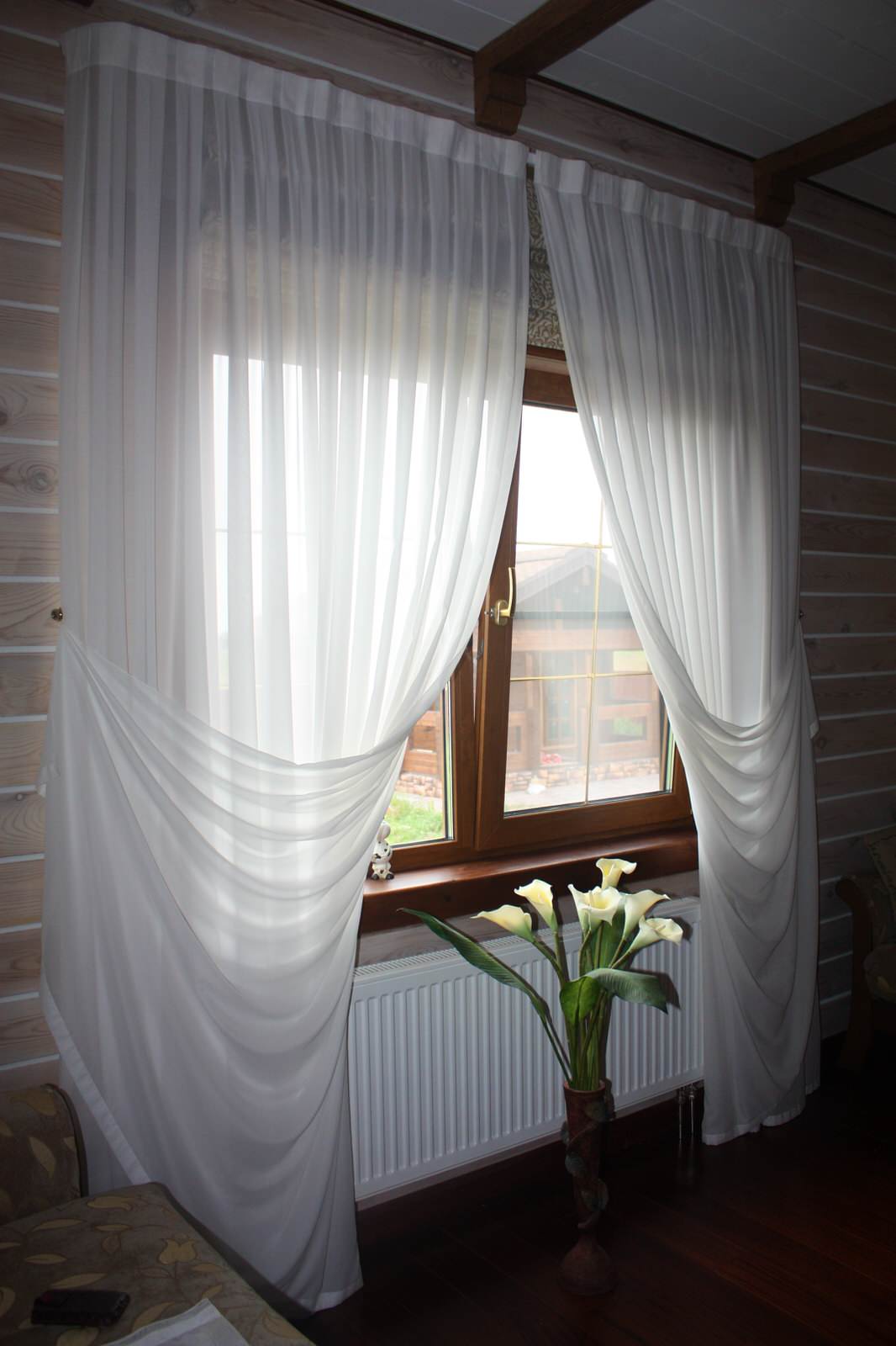 В загородном деревянном доме