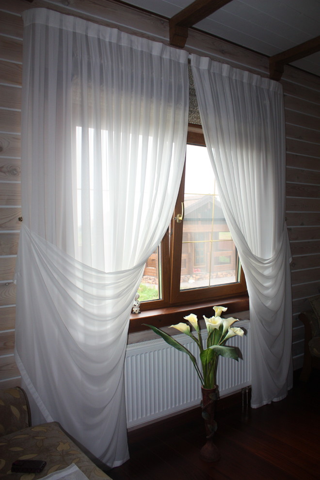 В загородном деревянном доме