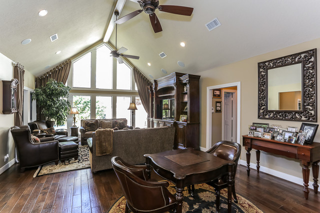 Grogan's Point Traditional traditional-family-room