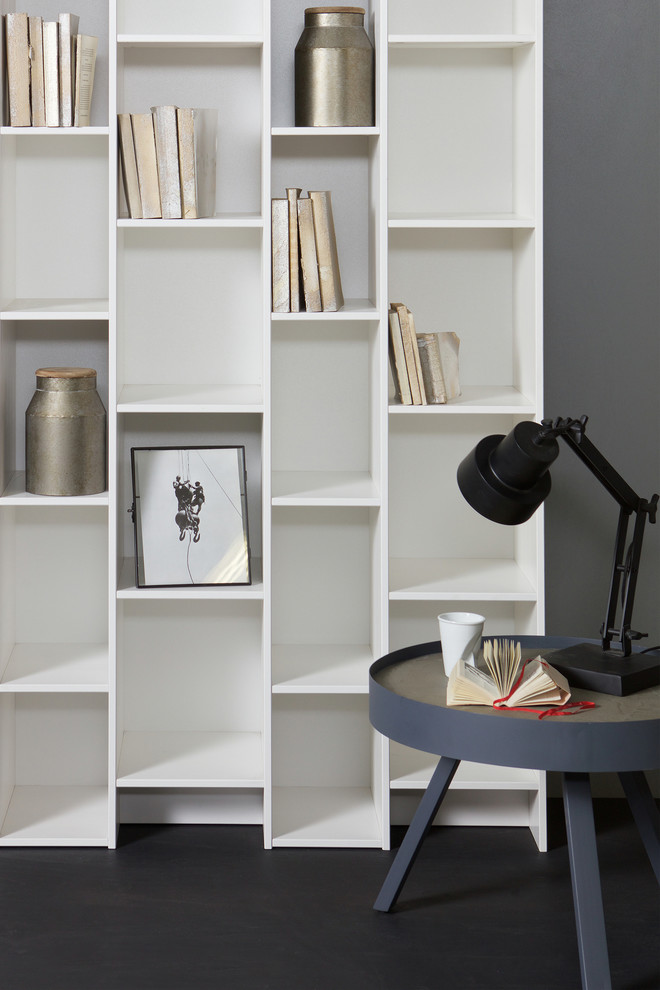 Design ideas for a mid-sized contemporary home office in Dusseldorf.