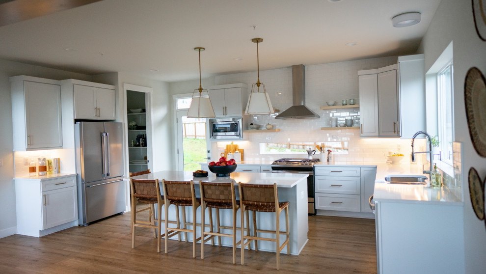 Mid-sized transitional kitchen photo