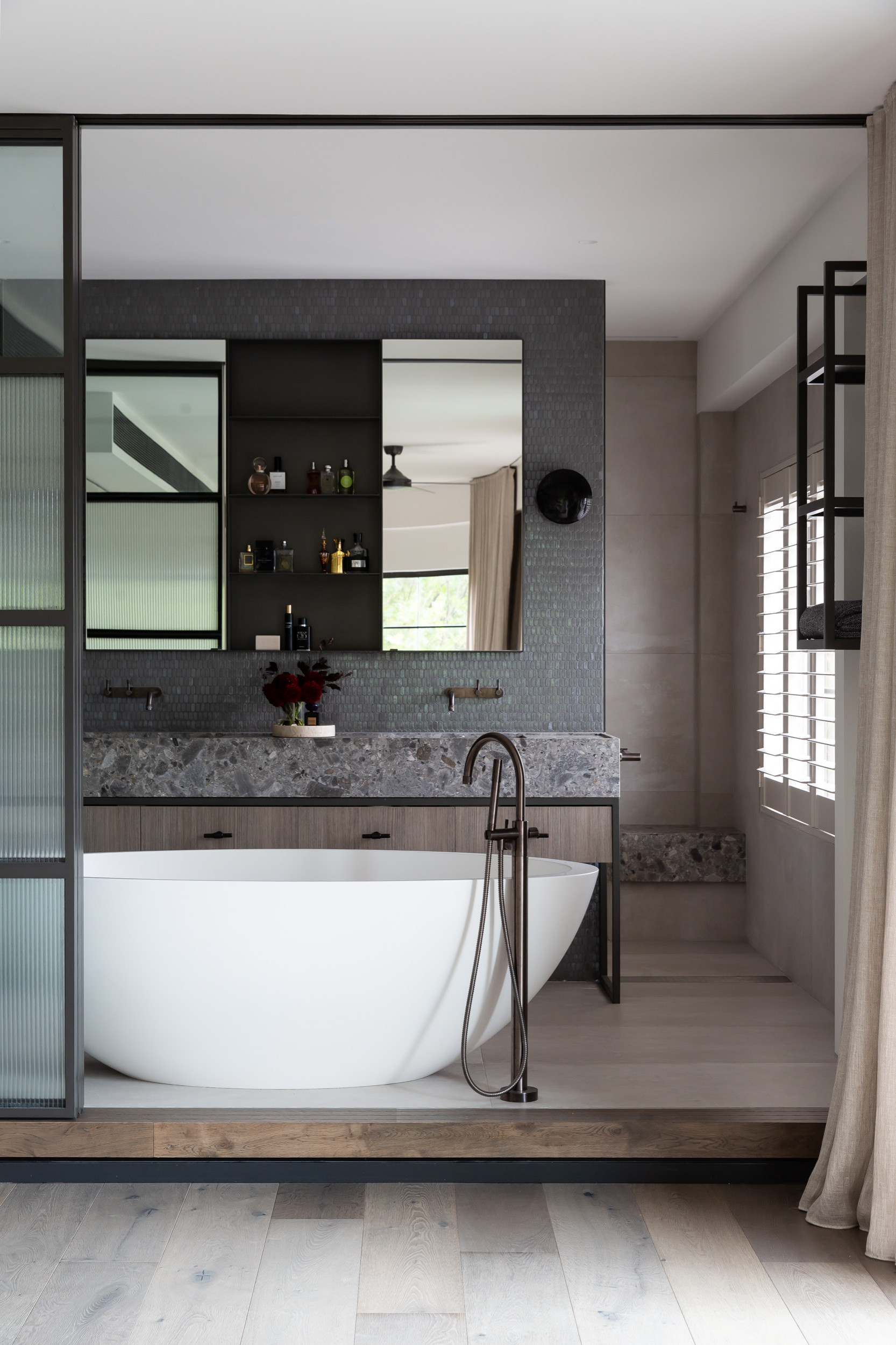 Black and White Bathroom Design: Beauty and Simplicity