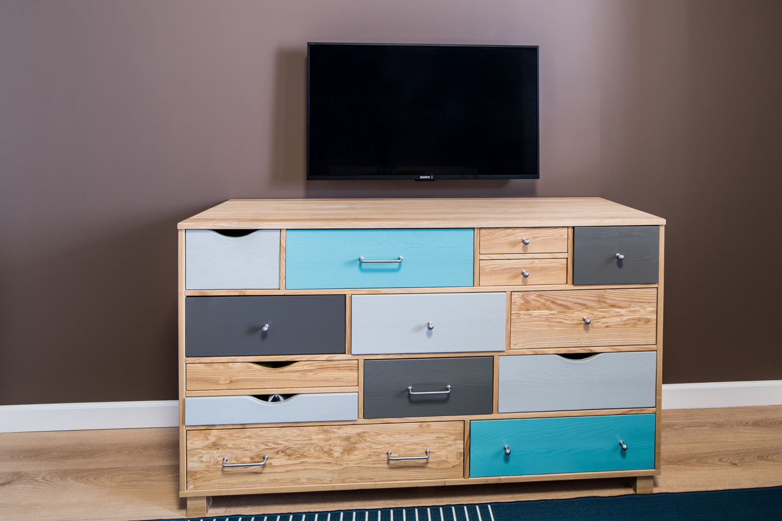 Спальня в современных материалах