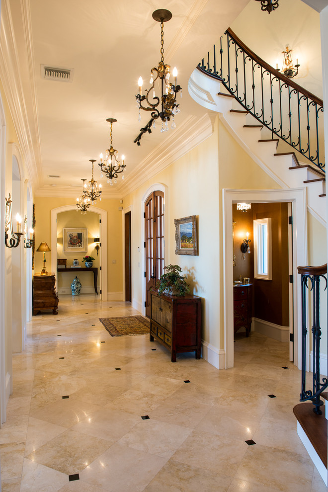 Inspiration for a traditional hallway in Orlando.