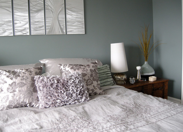 Serene bedroom contemporaneo-camera-da-letto