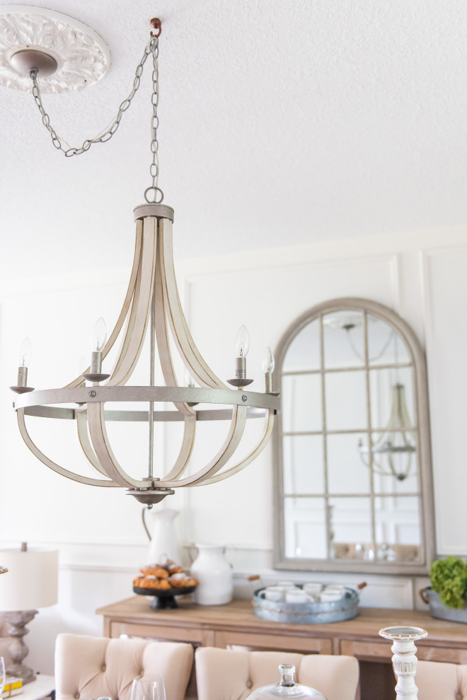 Inspiration for a transitional home design remodel in Toronto