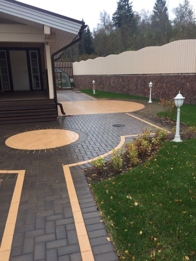 Дом из кирпича в Охтинском парке