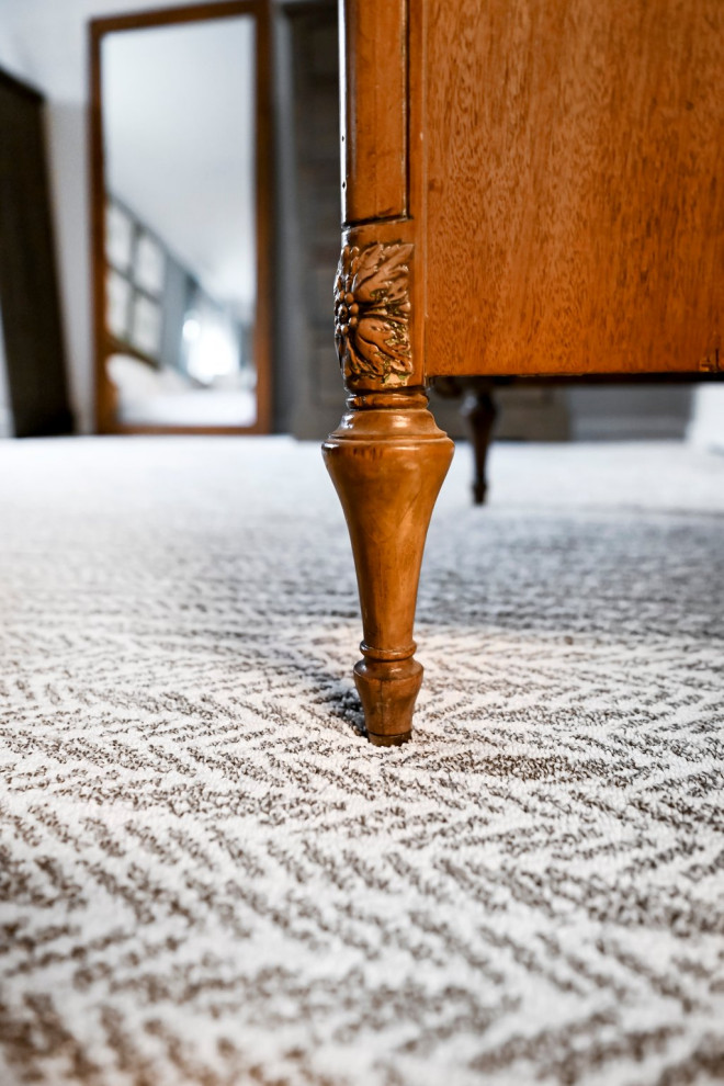 Transitional home design photo in Chicago