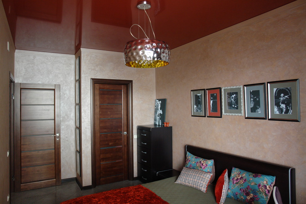 Перепланировка: из однушку в двушку с кладовкой и рабочим местом в спальне.