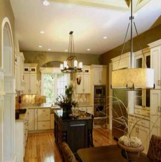 Transitional kitchen photo in Chicago