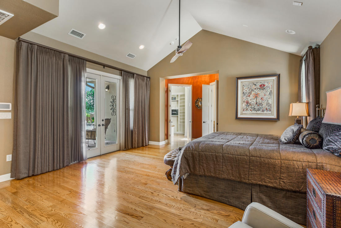Alamo Heights bold traditional