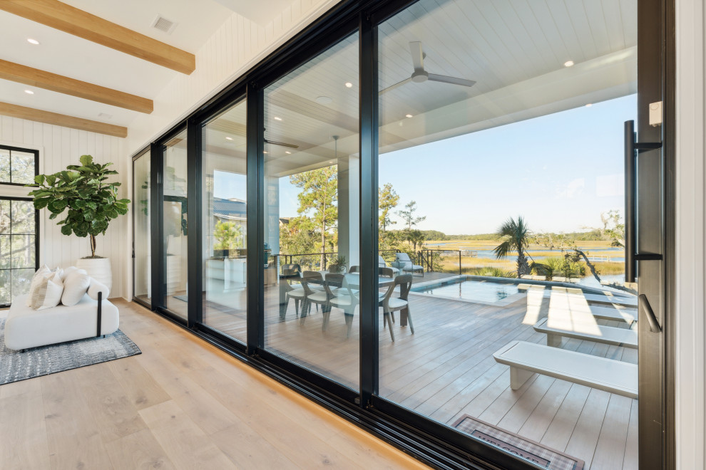Transitional home design photo in Charleston