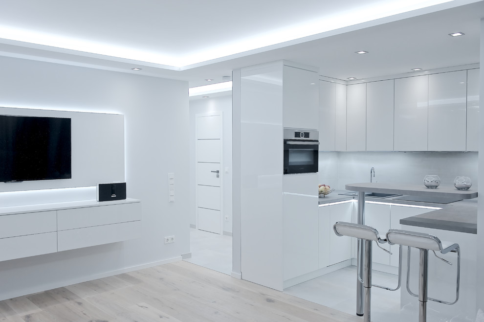 This is an example of a modern kitchen in Dusseldorf.