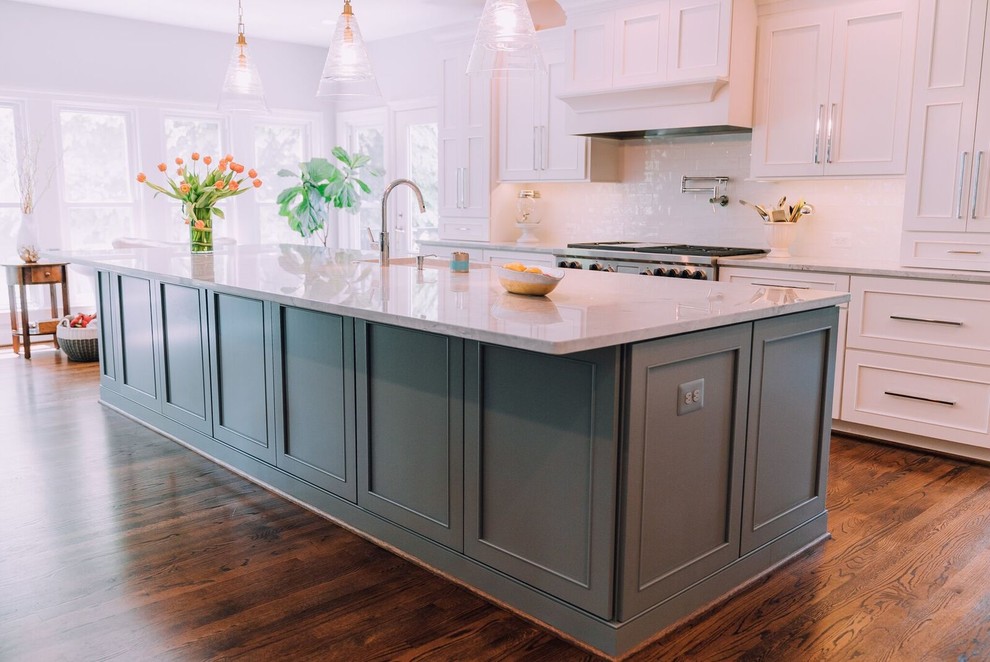 Example of a transitional kitchen design in DC Metro