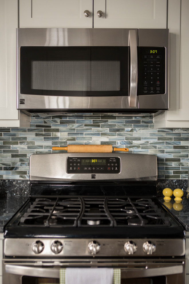Kitchen - transitional kitchen idea