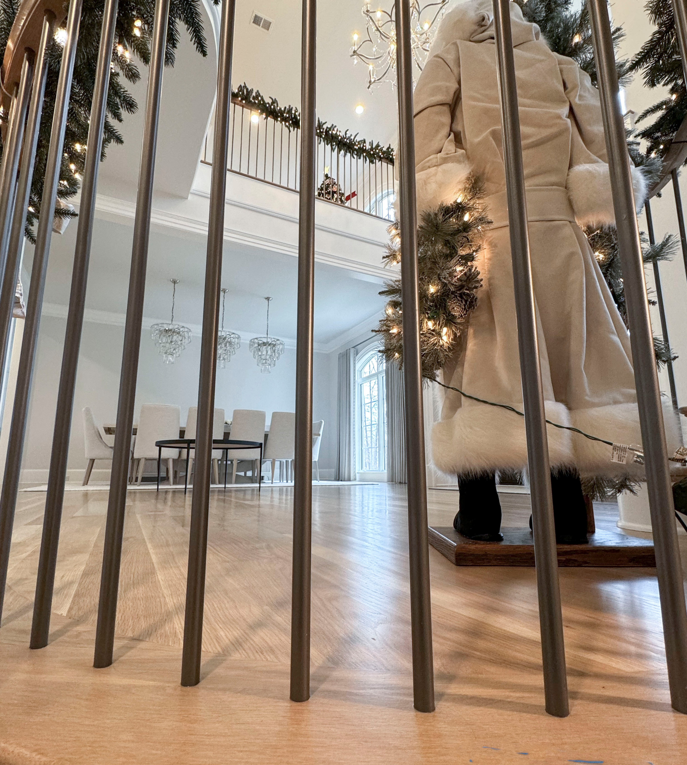 116_Elegant & Eye-catching Curved Staircase, Leesburg VA 20175